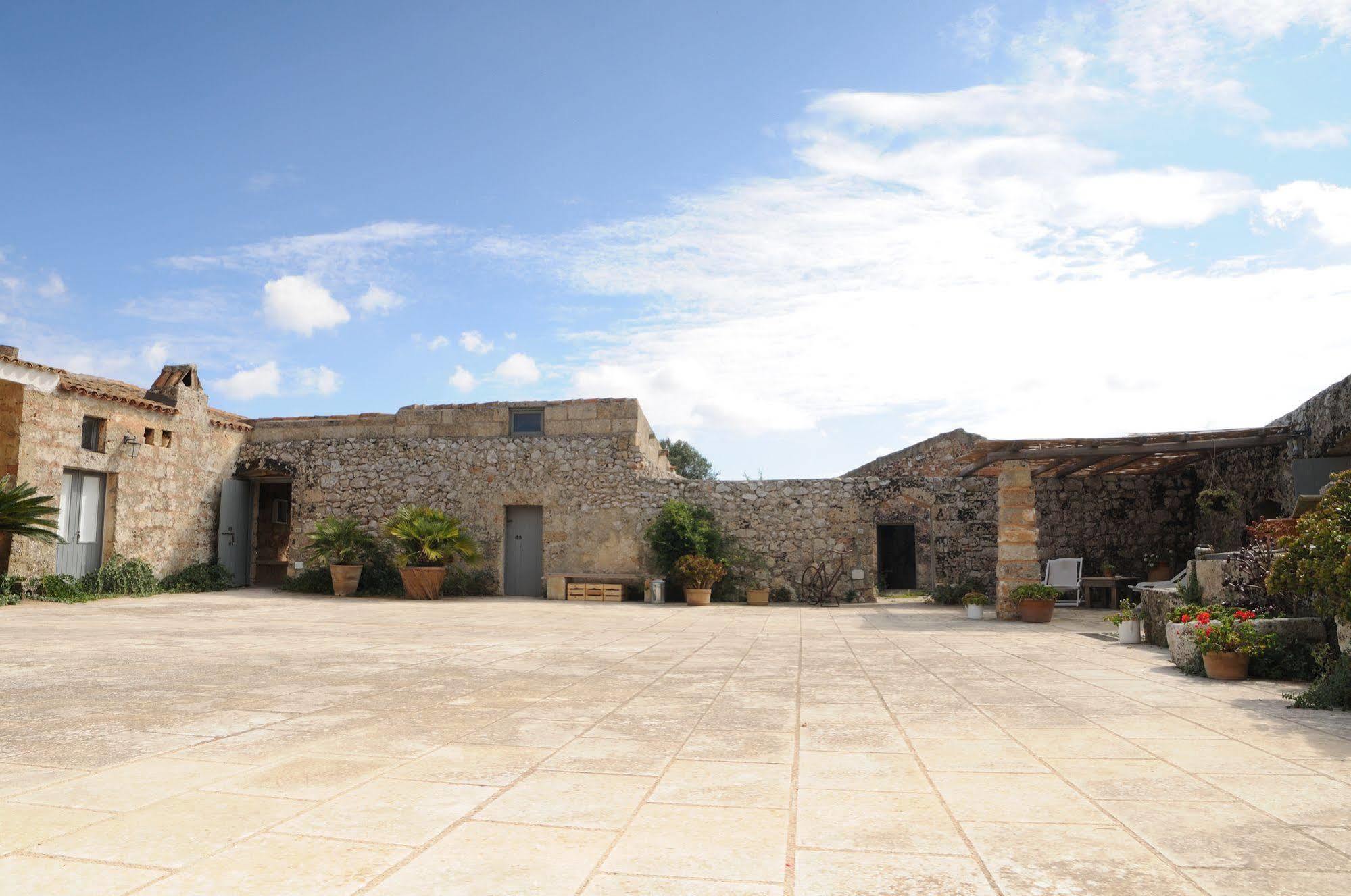 Masseria Uccio Триказе Екстериор снимка