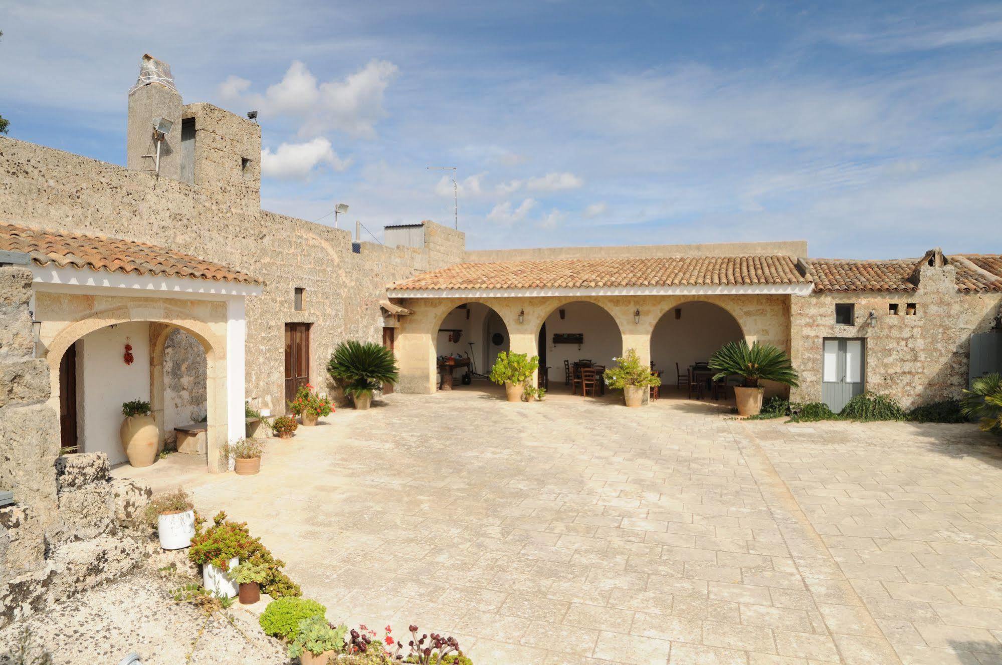 Masseria Uccio Bed & Breakfast Триказе Екстериор снимка